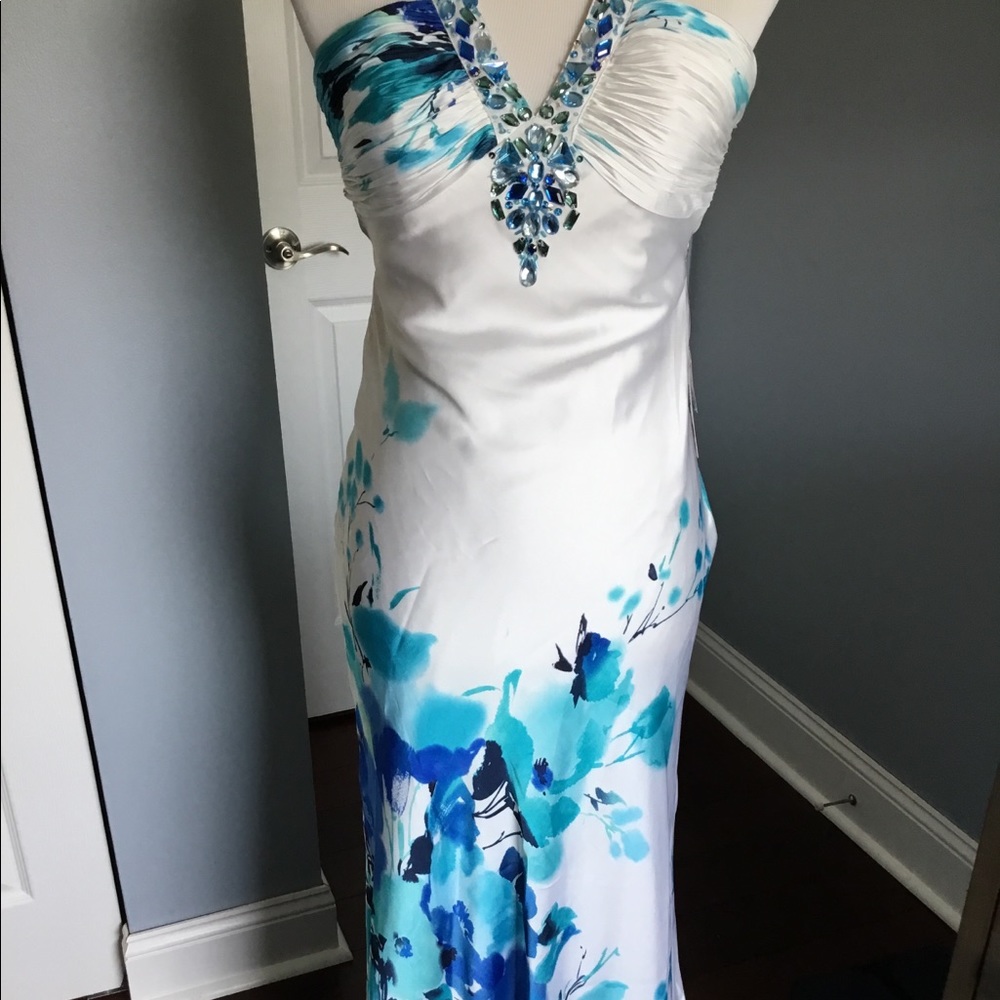 Stunning BodyCon Backless, Halter Prom NEW W TAGS - Picture 2 of 7